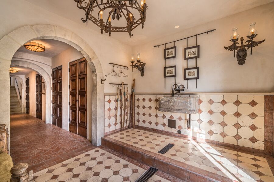Joe Montana’s Knights Valley estate is for sale for $28.9 million.